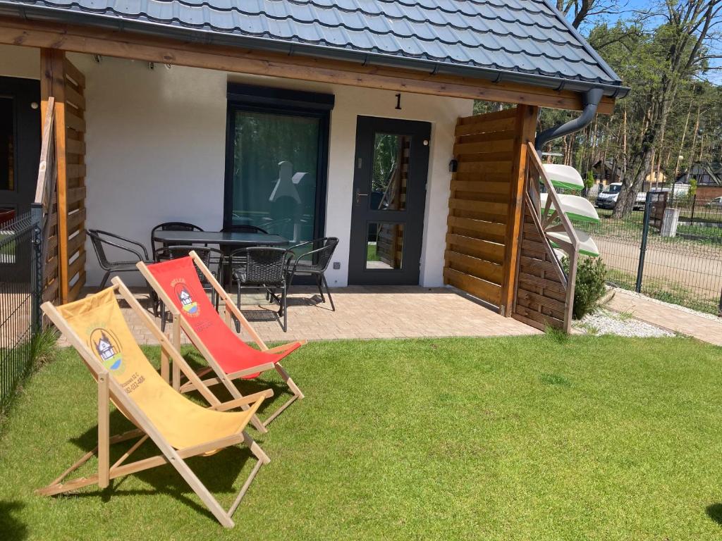 Vonkajšia záhrada v ubytovaní Domki i Apartamenty Wieleń