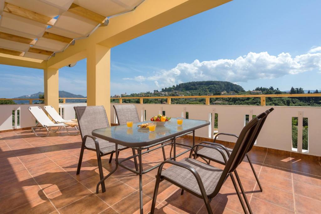 A balcony or terrace at Villa Melody Complex