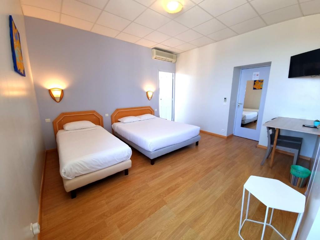 Postel nebo postele na pokoji v ubytování Hôtel Sole Mare