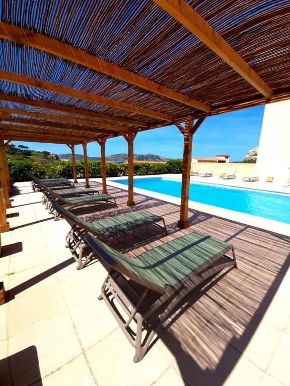 Bazén v ubytování Hôtel Sole Mare nebo v jeho okolí