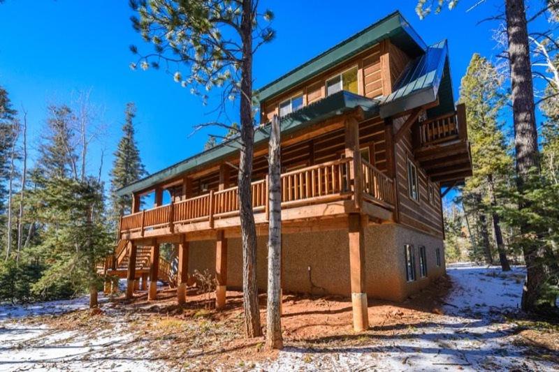 Gallery image of Moccasin Lodge in Duck Creek Village