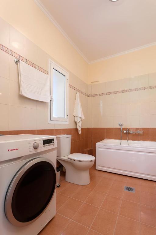 A bathroom at Villa Melody Complex