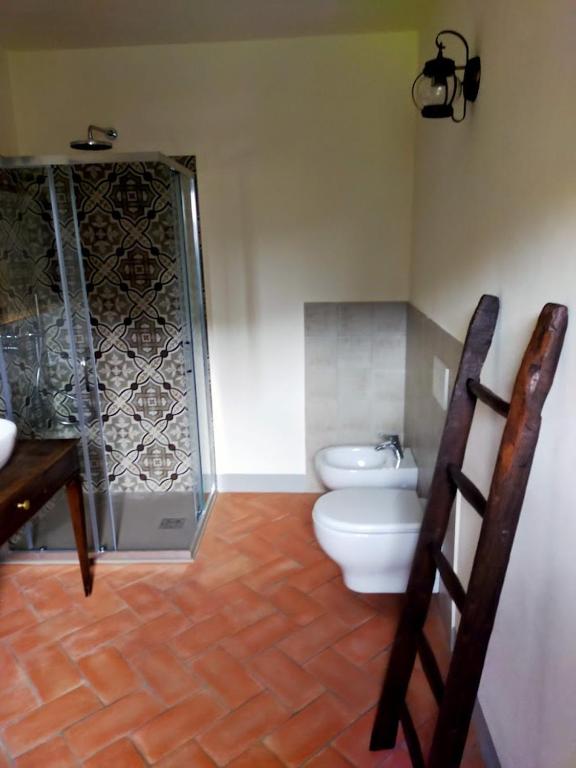 Koupelna v ubytování LA CA' DEI COMARI - Locanda da Tullio