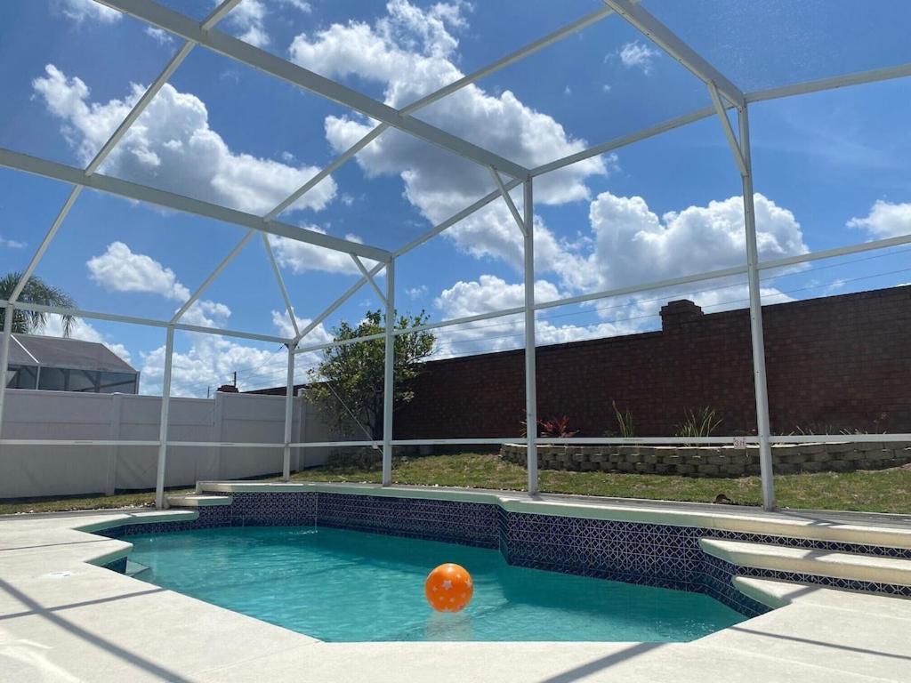 Lastminute special, NEW pool heater/AC/laminate floor, no rear