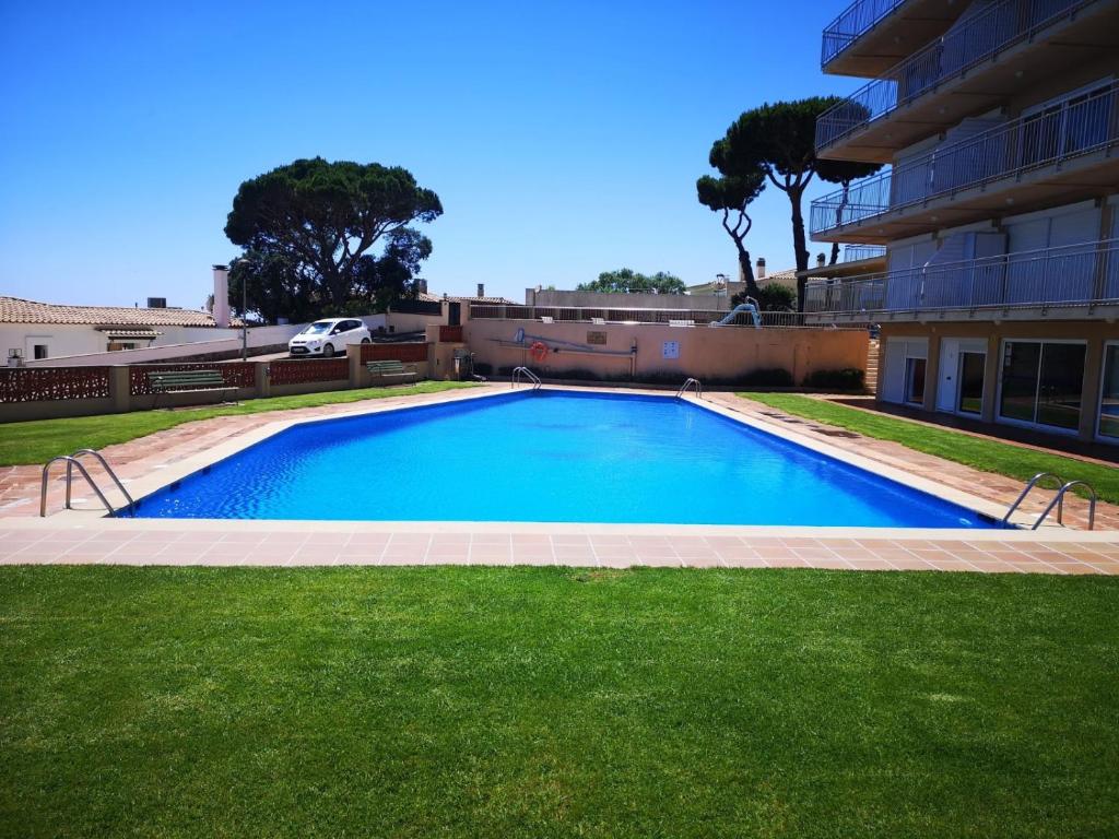 Bazén v ubytovaní Acogedor apartamento con piscina y vistas al mar alebo v jeho blízkosti