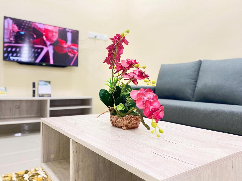 NAZZA Homestay Besut with Swimming Pool - Villa De Trois Chambres