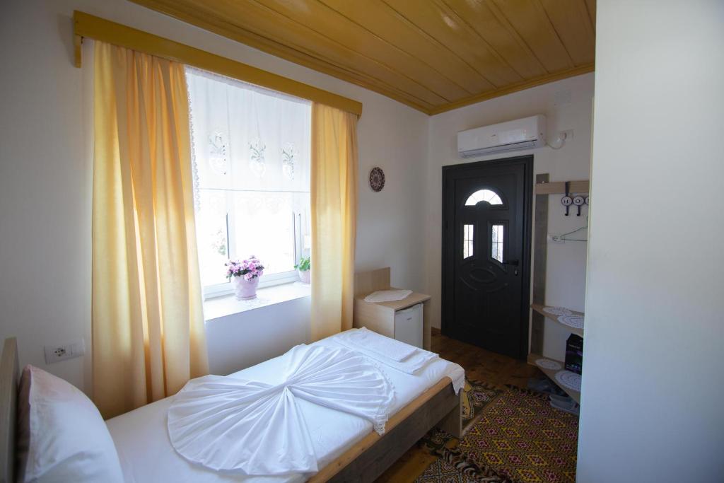 The Mosaic House - Shtepia me Mozaik - Image 11