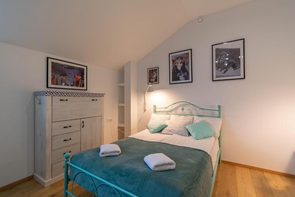 Postel nebo postele na pokoji v ubytování Apartments24 Spordi