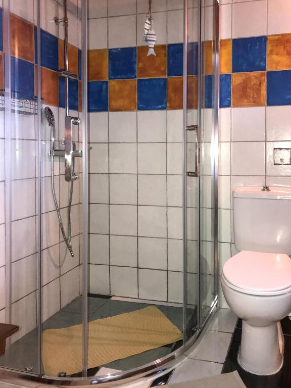 A bathroom at Balcony on the Rocks
