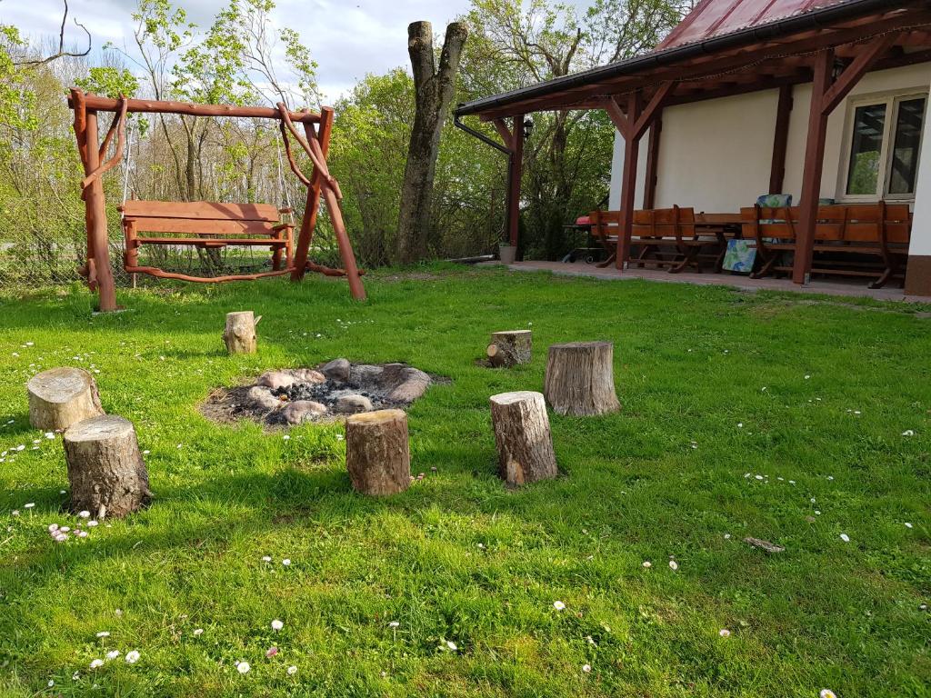 Vonkajšia záhrada v ubytovaní Apartament Wiejska Sielanka