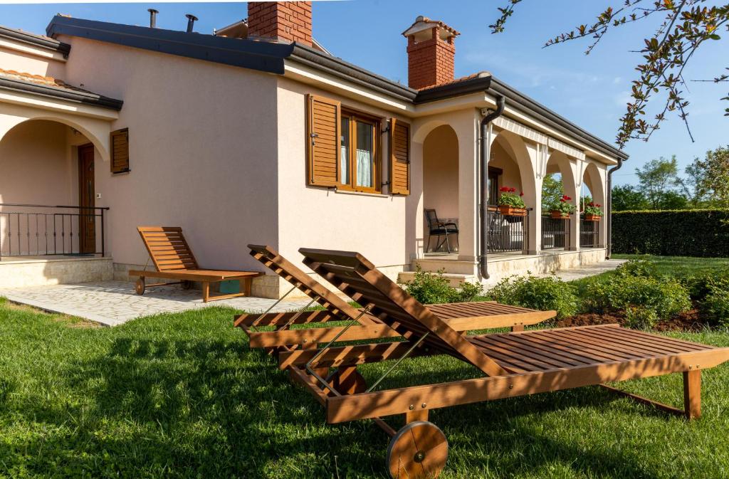 Vonkajšia záhrada v ubytovaní COUNTRY HOUSE NINA
