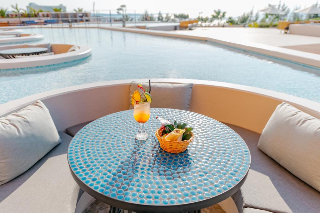 Bazén v ubytování AQUASENSE Hotel & Resort nebo v jeho okolí