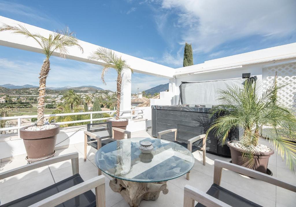 Balkón nebo terasa v ubytování Alcores del Golf, Oustanding luxury penthouse