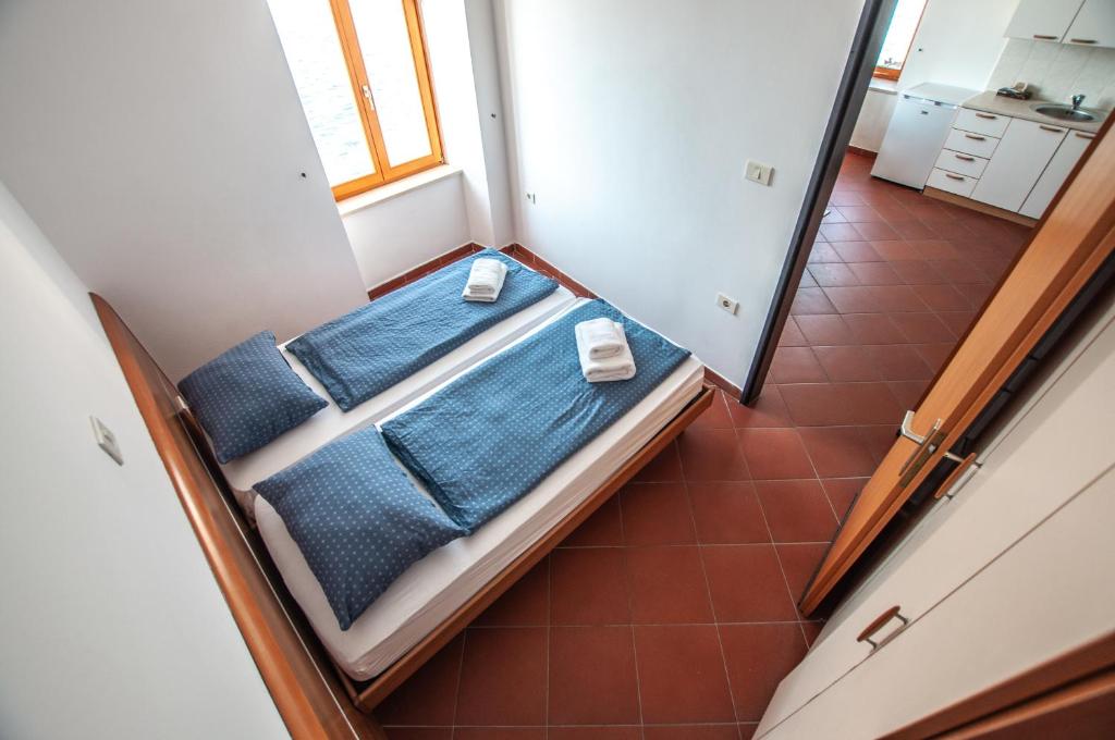 Postel nebo postele na pokoji v ubytování Apartments Punta Piran