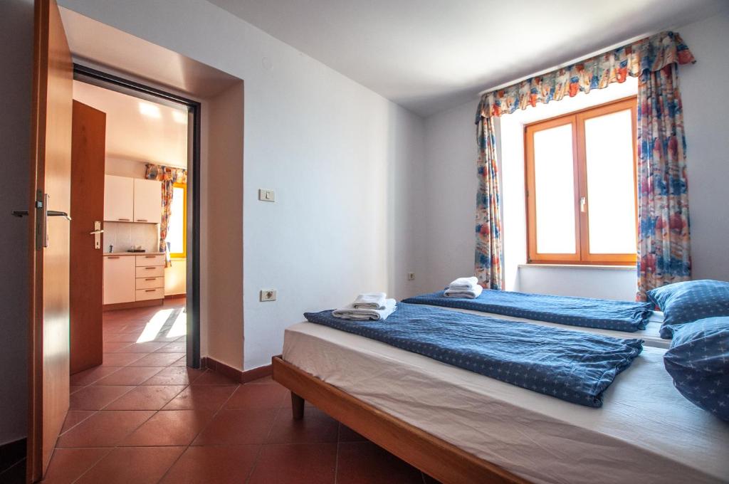 Postel nebo postele na pokoji v ubytování Apartments Punta Piran