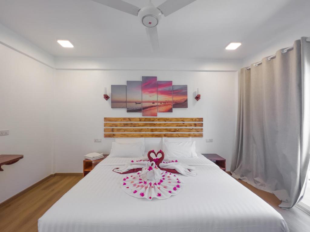 Postel nebo postele na pokoji v ubytování Summer inn Thoddoo