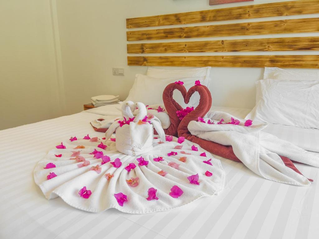 Postel nebo postele na pokoji v ubytování Summer inn Thoddoo