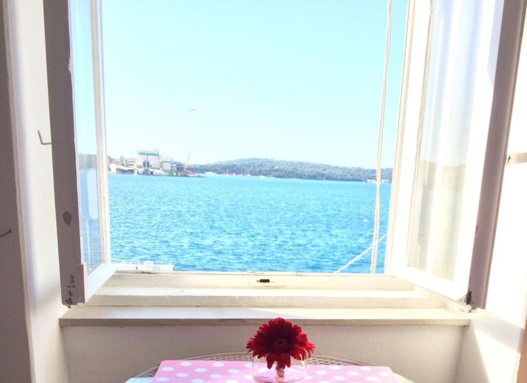 Main Square Apartments with sea view - 10