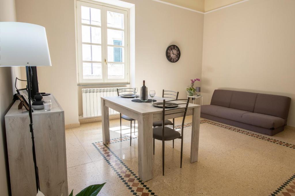 a living room with a table and a couch at Corner Cavour Apartment in Sassari
