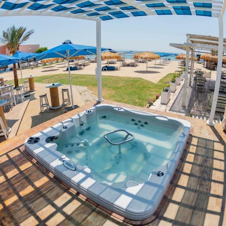 Bazén v ubytování The Bay Hotel Hurghada Marina nebo v jeho okolí