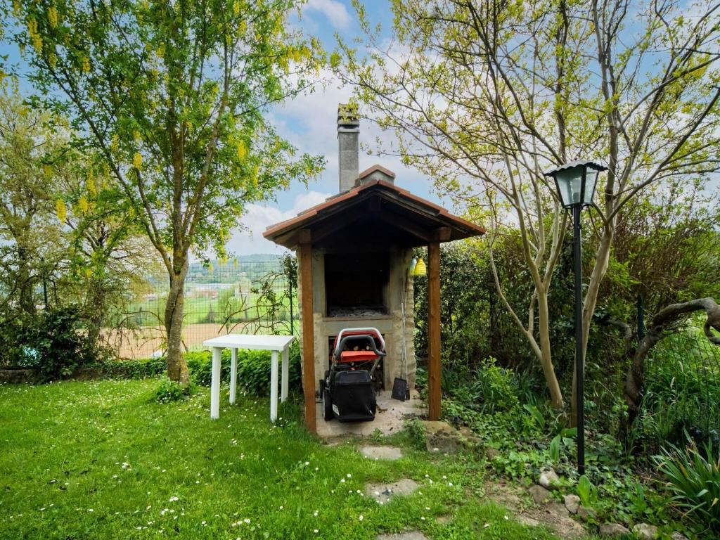 Ogród w obiekcie Farmhouse in Città di Castello with Pool