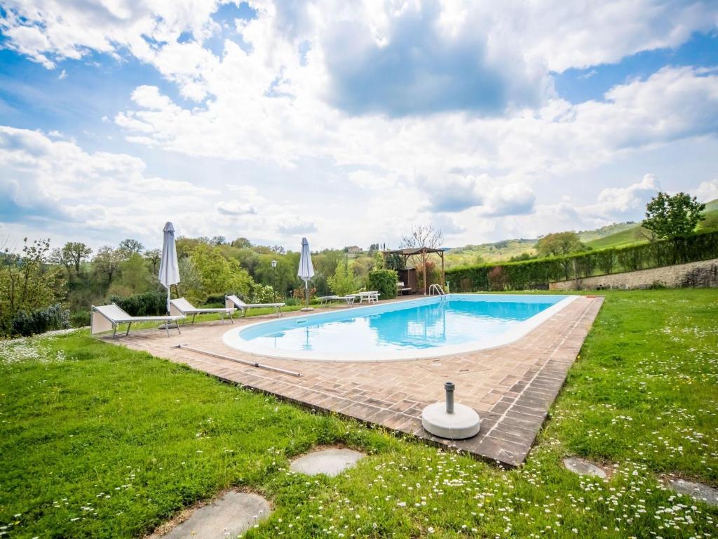 Basen w obiekcie Farmhouse in Città di Castello with Pool lub w pobliżu