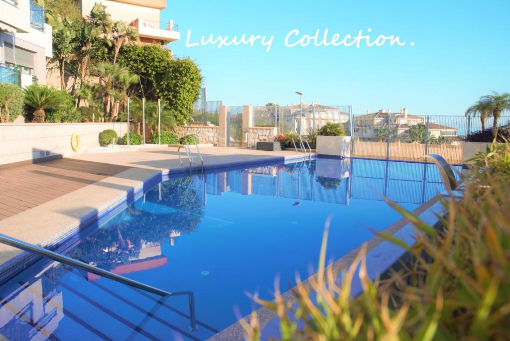 Bazén v ubytovaní Bay View Luxury Apartment, Amazing Sea View & Pool alebo v jeho blízkosti
