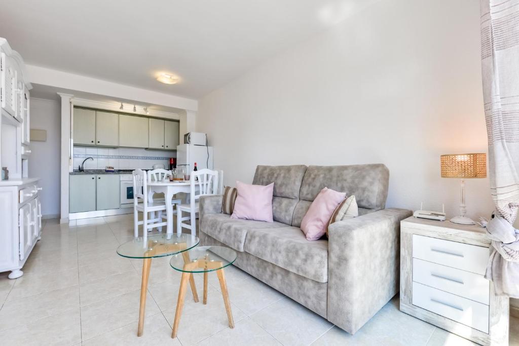 Kuchyň nebo kuchyňský kout v ubytování Apartamentos Zafiro Atico (2-12º-C)
