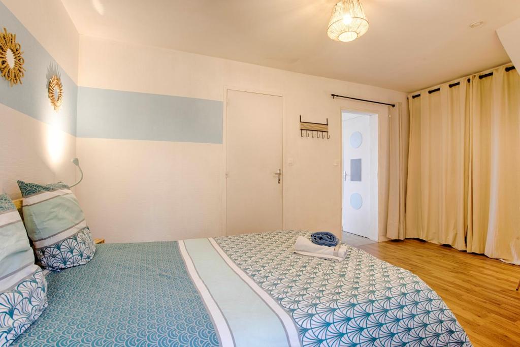 Cama o camas de una habitaci&oacute;n en Le Grand Appart&#39; proche commerces