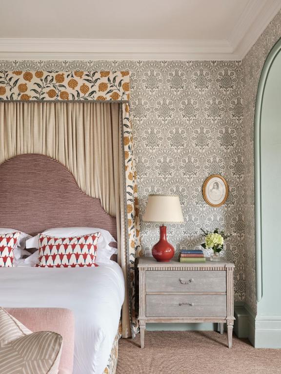 The Retreat, Elcot Park - Sutton Suite