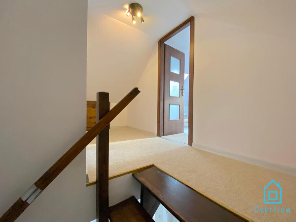 Posteľ alebo postele v izbe v ubytovaní Loft Apartment - Year-Round Lakefront Apartment in Kamień Only 30 Minutes from Gdańsk and Gdynia