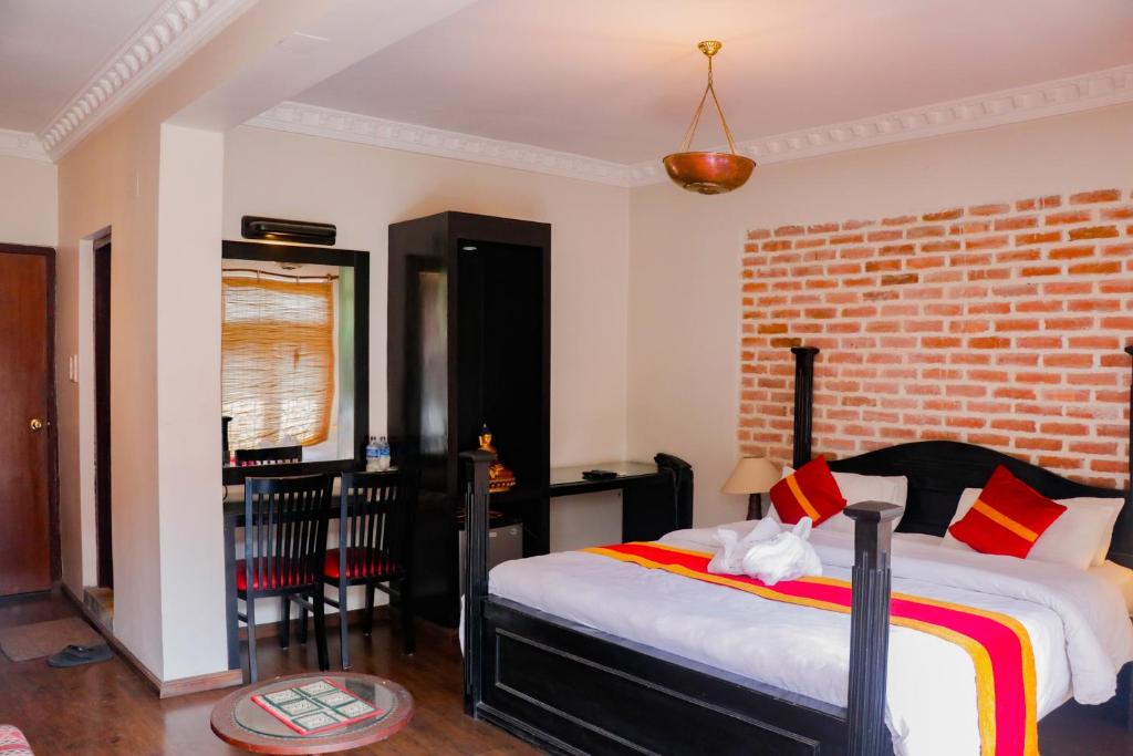 Postel nebo postele na pokoji v ubytování Hotel ThorongLa Thamel