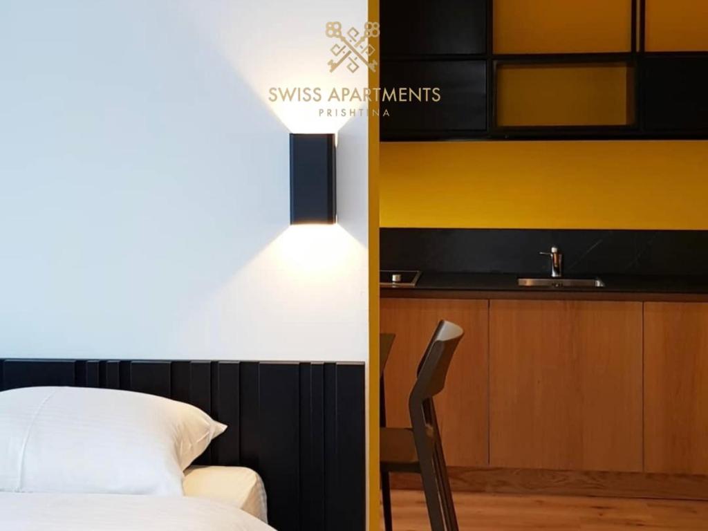 Postel nebo postele na pokoji v ubytování Swiss Apartments Prishtina