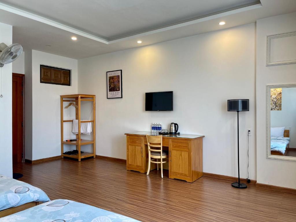 TV a/nebo společenská místnost v ubytování Tuan Long Da Lat Hostel