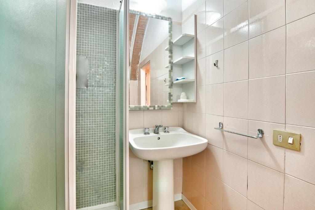 Łazienka w obiekcie Appartamenti Villa La Fonte