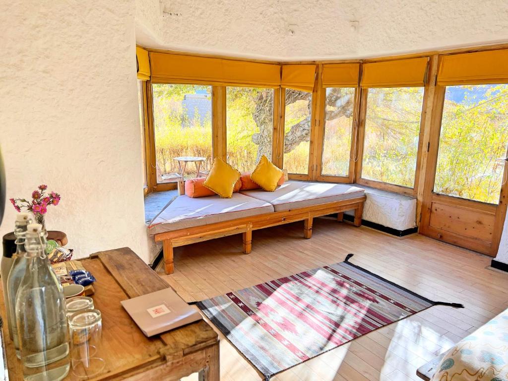 Postel nebo postele na pokoji v ubytování Lchang Nang Retreat-THE HOUSE OF TREES-Nubra Valley