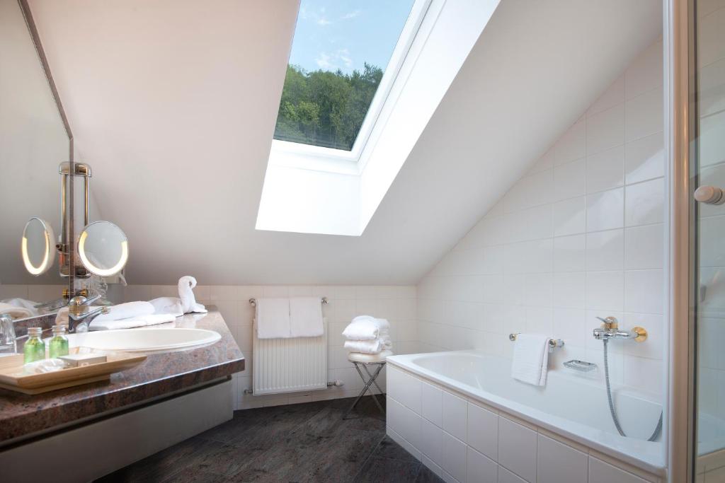 Romantik Hotel Die Gersberg Alm mit Panoramablick auf Salzburg - Resim 27