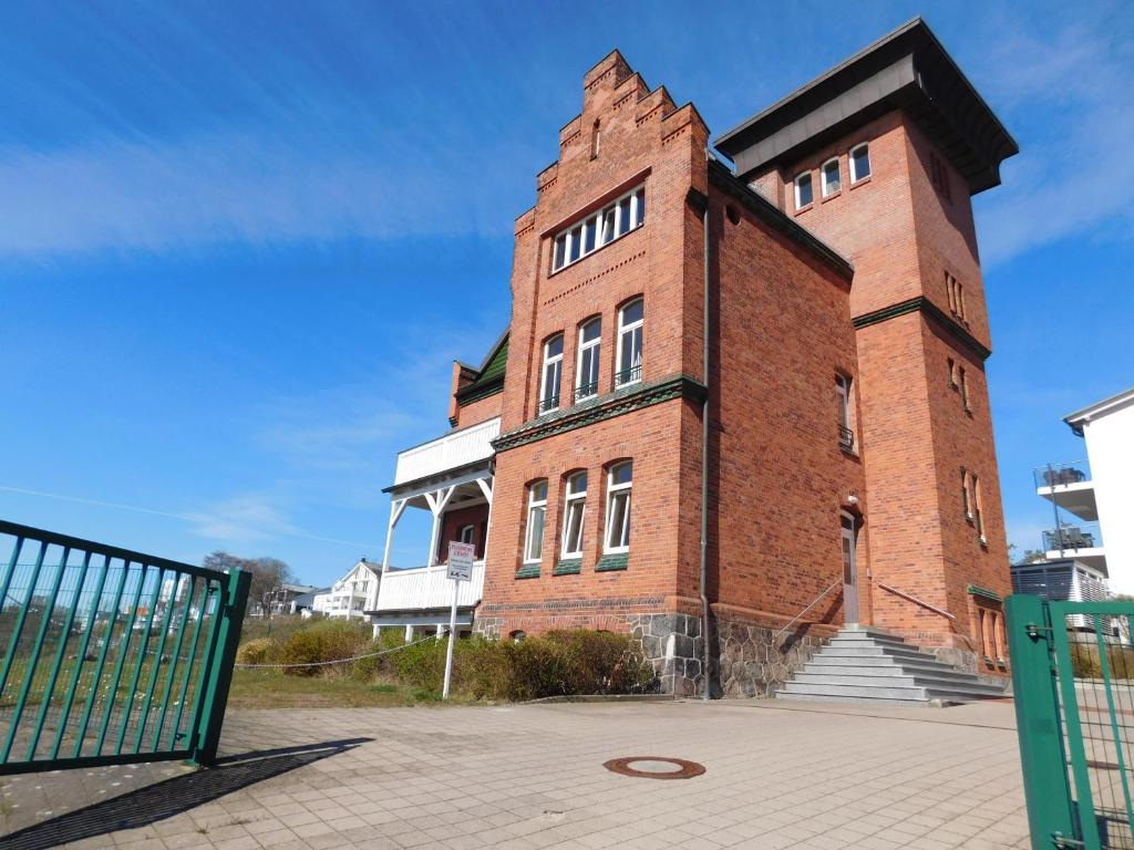 a red brick building with a staircase in front of it at Seelotsenstation Sassnitz mit Hafenblick by Unsere Urlaubszeit in Sassnitz