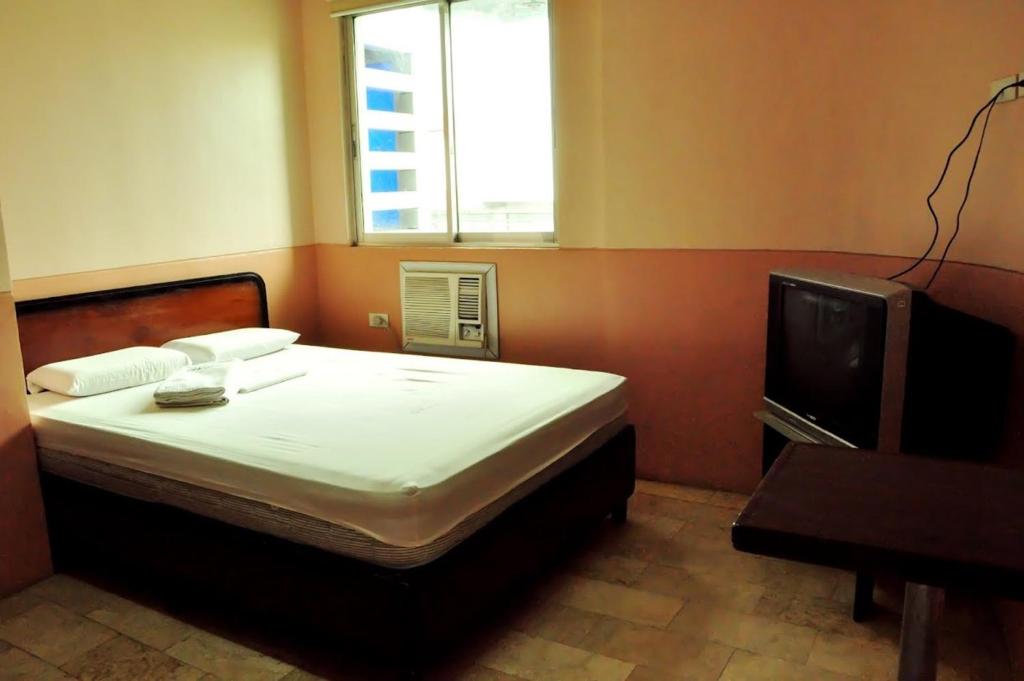 TV a/nebo společenská místnost v ubytování GV Hotel - Masbate