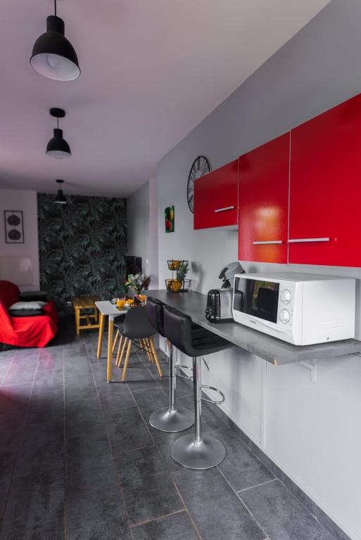 Kuchyň nebo kuchyňský kout v ubytování JASMIN DE NUIT - Villa FOURNAISE