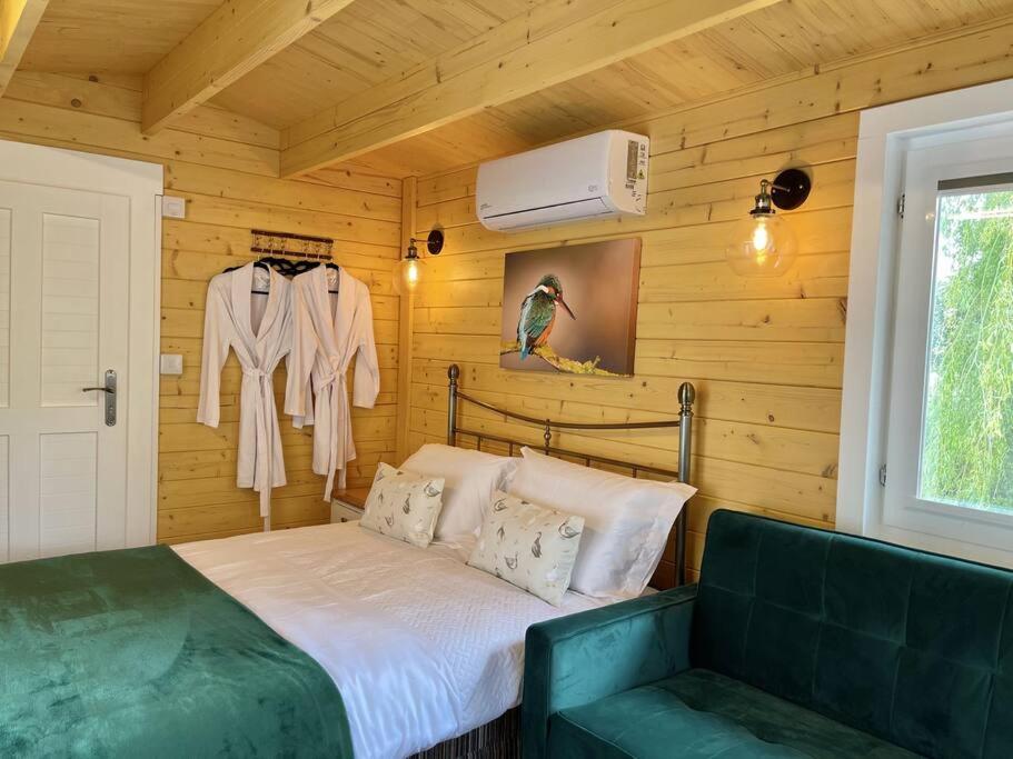 Willow Tree Lodge - Cosy lodge in the heart of the Kent countryside - One-Bedroom House