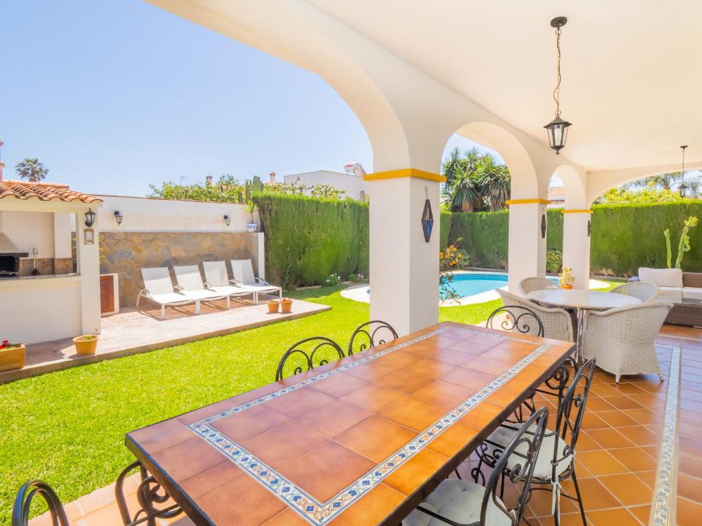 Basen w obiekcie Cubo's Villa Yedra Guadalmar lub w pobliżu