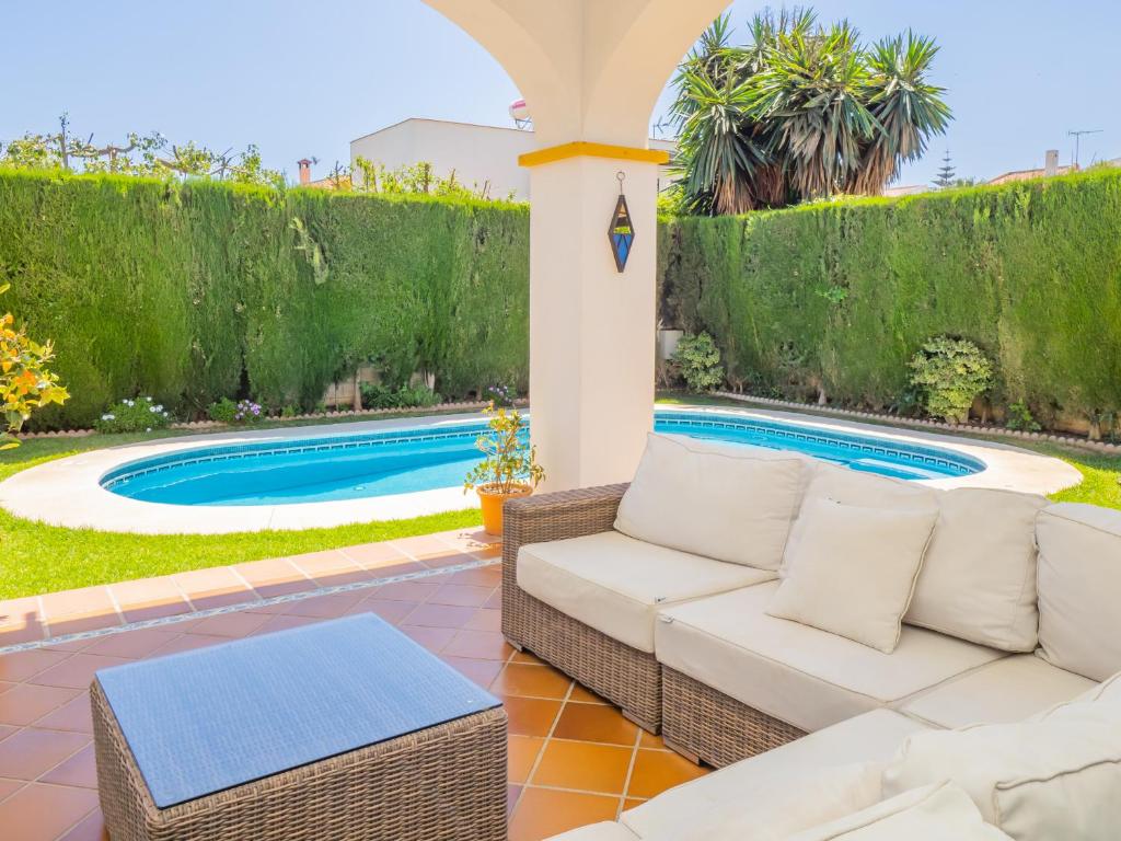 Basen w obiekcie Cubo's Villa Yedra Guadalmar lub w pobliżu