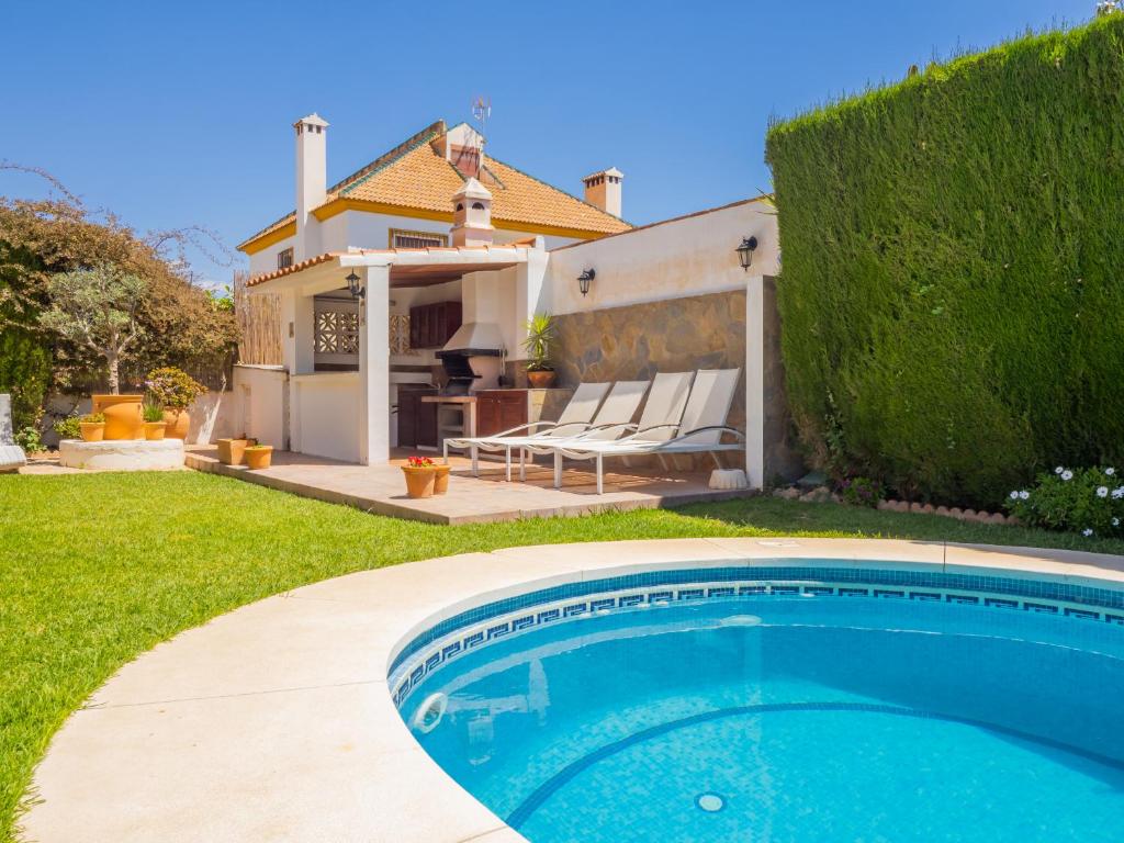 Basen w obiekcie Cubo's Villa Yedra Guadalmar lub w pobliżu