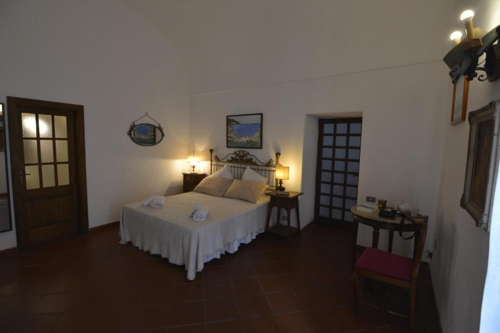 A bed or beds in a room at Villino Prota, villa ridente con panorama mozzafiato