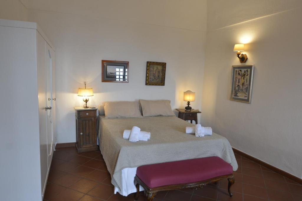 A bed or beds in a room at Villino Prota, villa ridente con panorama mozzafiato