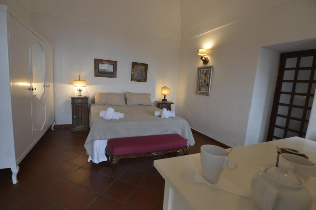 A bed or beds in a room at Villino Prota, villa ridente con panorama mozzafiato
