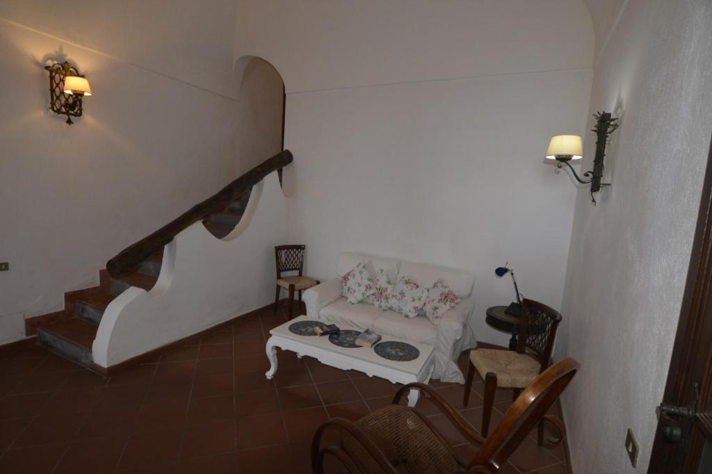 A seating area at Villino Prota, villa ridente con panorama mozzafiato