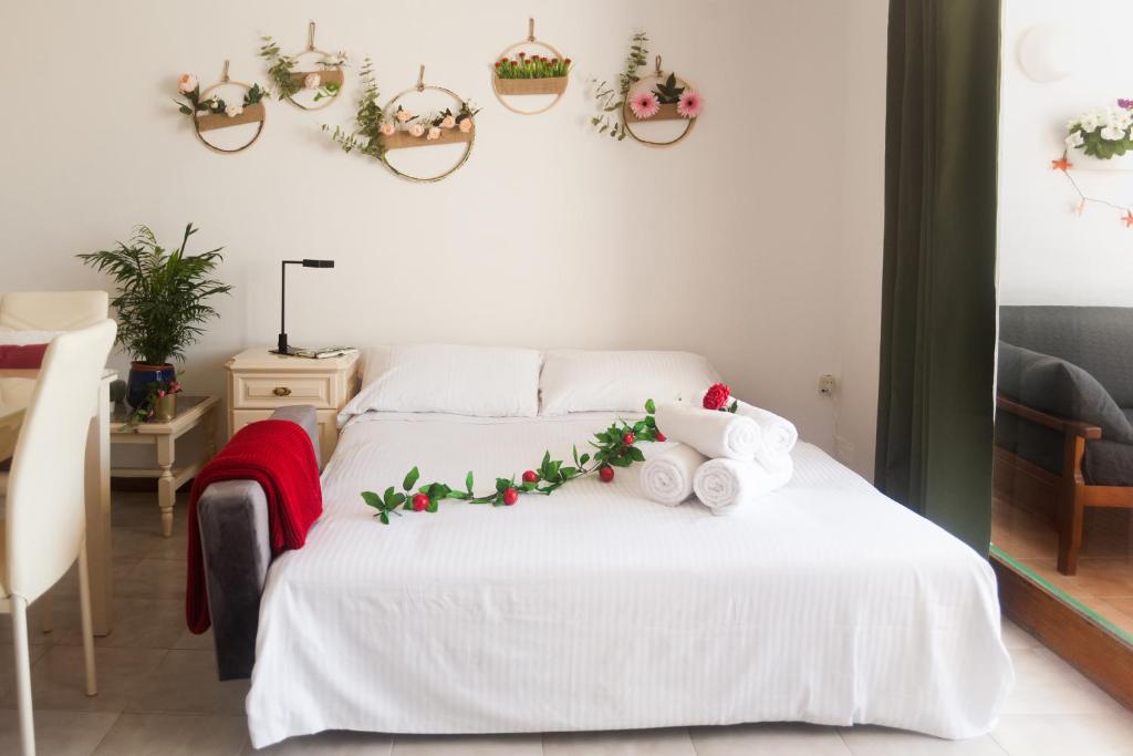 A bed or beds in a room at Apartamentos Thaisay
