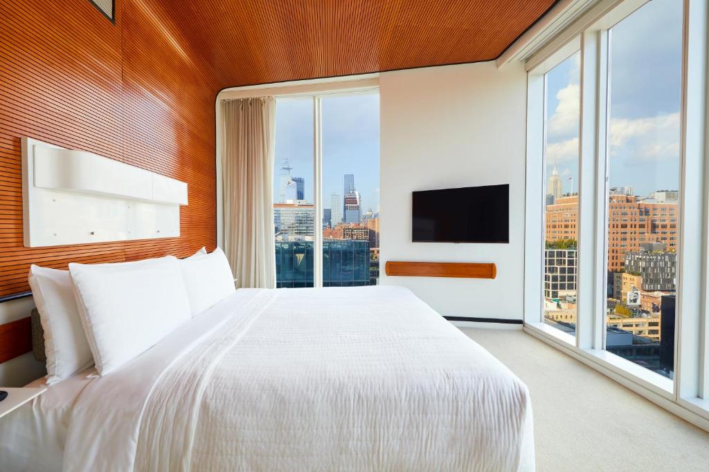 Cama ou camas em um quarto em The Standard, High Line New York